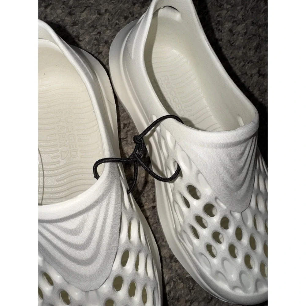 Shark Rugged Kids Water Shoes Kids Size 10 White, Beach Pool Lake